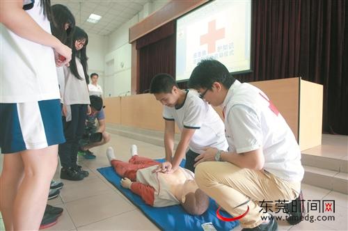 东莞卫计局联合东莞报业传媒集团共同策划五大系列活动喜迎首个中国医师节